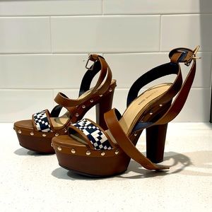 A pair of Gianni Bini heels. Has a beautiful pattern and is in great condition.